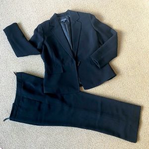 Kasper women’s pant suit